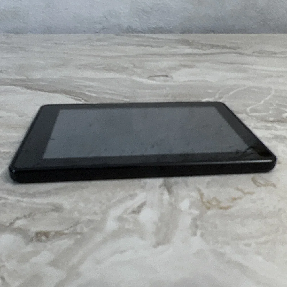 Amazon Kindle‎ Fire Tablet 1st Gen Model D01400 Bundle/ Black w/Case